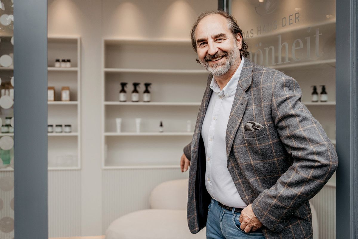 Dr. med. Jörg Dabernig, Chirurg im Haus der Schönheit